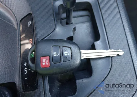 2015 Toyota Rav4 Le z USA, uszkodzony, nr VIN JTMBFREV0FD174829